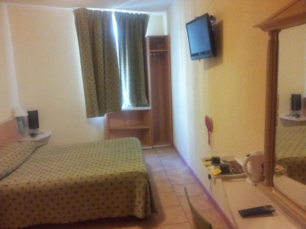 Hotel Royal Colombes Aulnay-sous-Bois Room photo